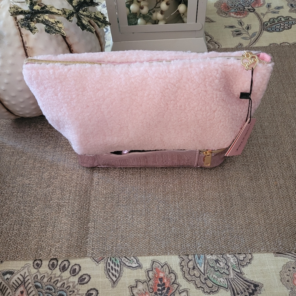 Juicy Couture sherpa top zip cosmetic case, new - Picture 4 of 5